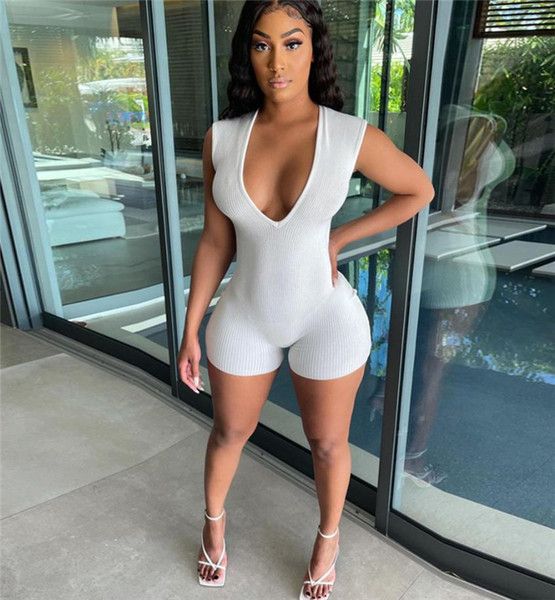 Liibuv velvetist kombinesoon sügava kaelusega