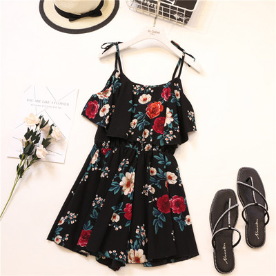 Sieviešu īss kombinezons ar plānām lencītēm un ziedu motīviem