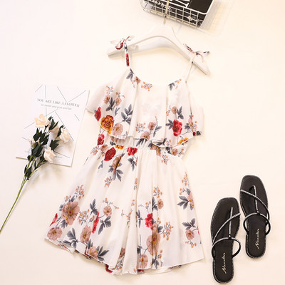 Sieviešu īss kombinezons ar plānām lencītēm un ziedu motīviem