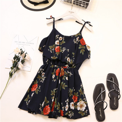 Sieviešu īss kombinezons ar plānām lencītēm un ziedu motīviem