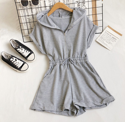 Ikdienas kombinezons ar kapuci un rāvējslēdzēju