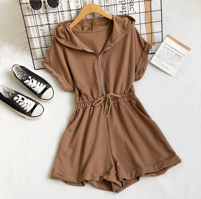 Ikdienas kombinezons ar kapuci un rāvējslēdzēju