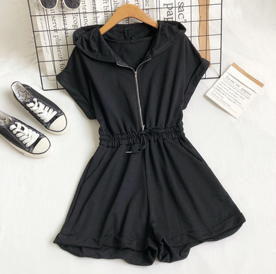 Ikdienas kombinezons ar kapuci un rāvējslēdzēju