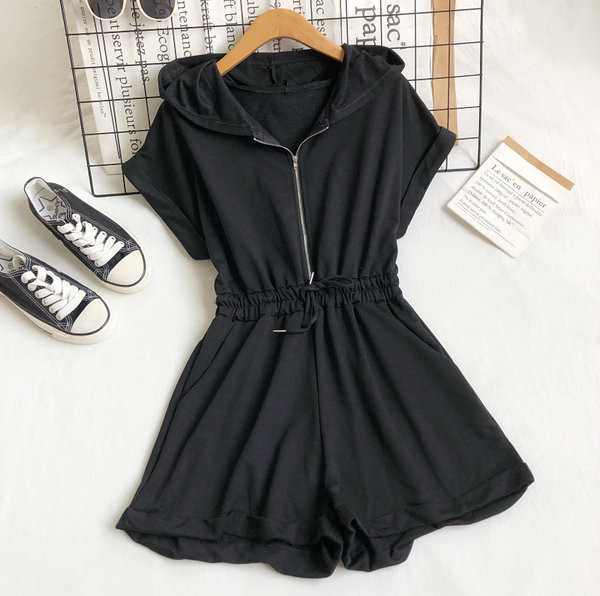 Ikdienas kombinezons ar kapuci un rāvējslēdzēju