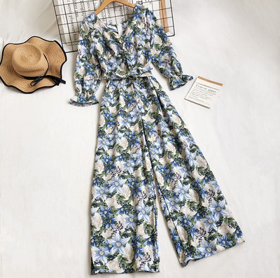 Sieviešu kombinezons ar ziedu motīviem-retro stilā