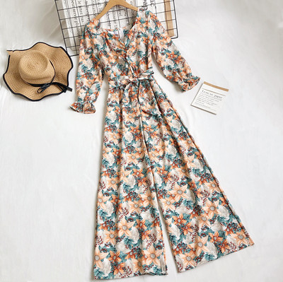 Sieviešu kombinezons ar ziedu motīviem-retro stilā