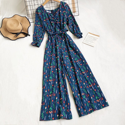 Sieviešu kombinezons ar ziedu motīviem-retro stilā