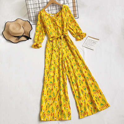 Sieviešu kombinezons ar ziedu motīviem-retro stilā