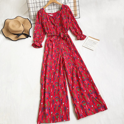 Sieviešu kombinezons ar ziedu motīviem-retro stilā