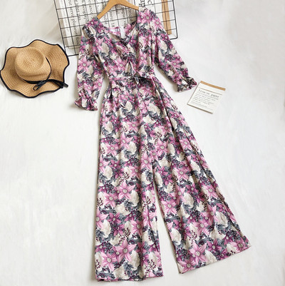 Sieviešu kombinezons ar ziedu motīviem-retro stilā