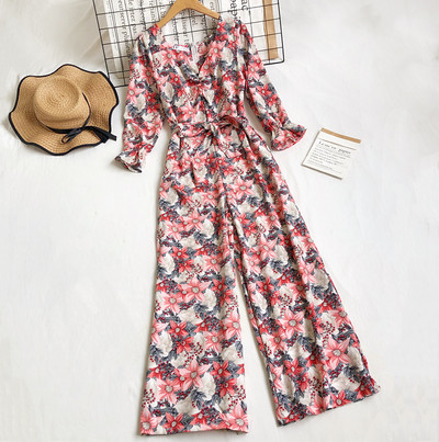 Sieviešu kombinezons ar ziedu motīviem-retro stilā