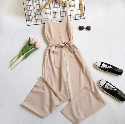 Moderns sieviešu kombinezons - tīrs modelis