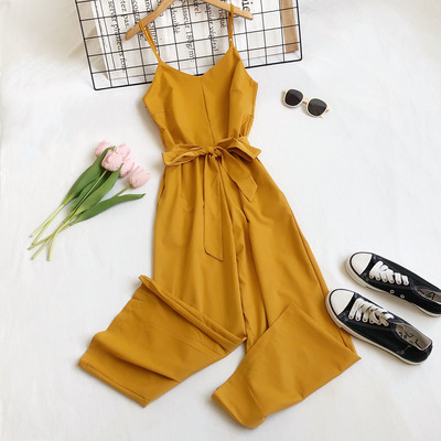 Moderns sieviešu kombinezons - tīrs modelis