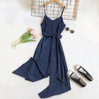 Moderns sieviešu kombinezons - tīrs modelis