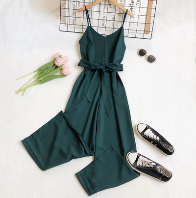 Moderns sieviešu kombinezons - tīrs modelis