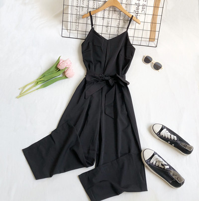 Moderns sieviešu kombinezons - tīrs modelis