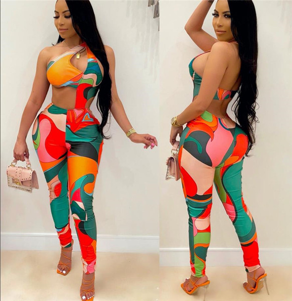 Mustrilise mustri ja väljalõigetega kombinesoon