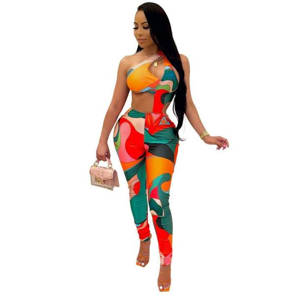 Mustrilise mustri ja väljalõigetega kombinesoon