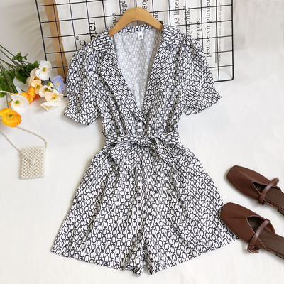 Moderns sieviešu kombinezons ar špica kakla izgriezumu divās krāsās