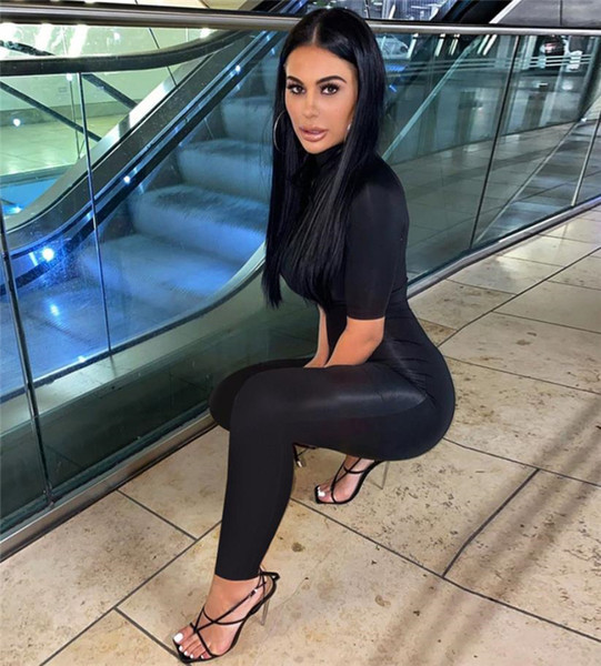 Női testreszabott overall cipzárral és mély nyakkivágással