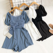 Uus mudel lühikeste varrukate ja kandilise kaelusega naiste kombinesoonid