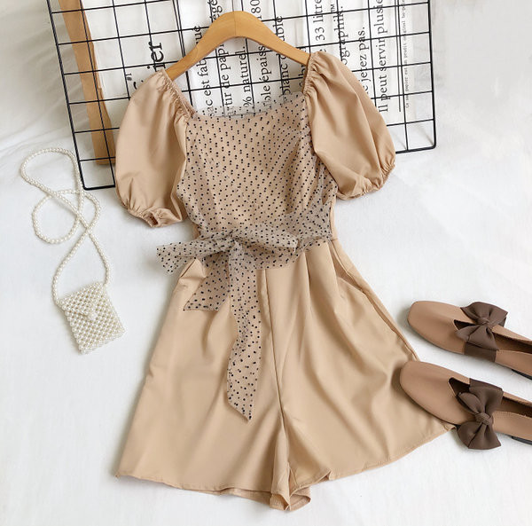 Uus mudel lühikeste varrukate ja kandilise kaelusega naiste kombinesoonid