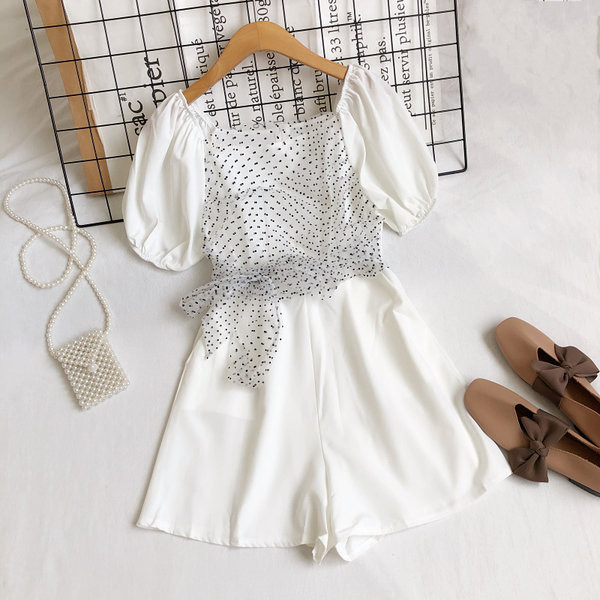 Uus mudel lühikeste varrukate ja kandilise kaelusega naiste kombinesoonid