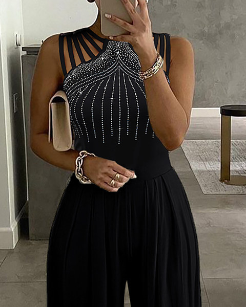 Laiade säärede ja dekoratiivkividega naiste kombinesoon