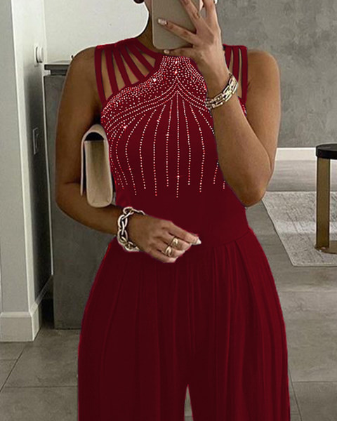 Laiade säärede ja dekoratiivkividega naiste kombinesoon