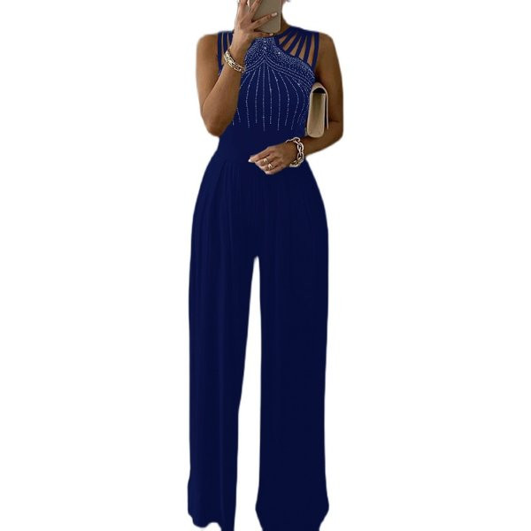 Laiade säärede ja dekoratiivkividega naiste kombinesoon