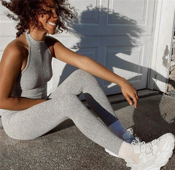 Naiste sportlik velvetist kombinesoon