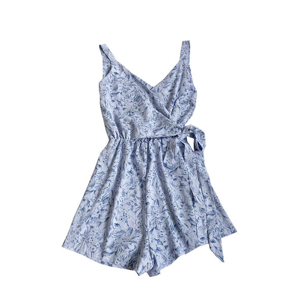 Moodne naiste kombinesoon lipsude ja spitsikaelusega