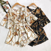 Spitsikaelusega ja laiade varrukatega värvilised naiste kombinesoonid