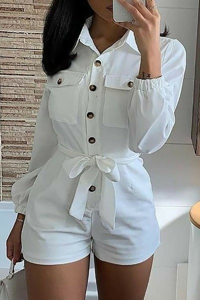 Naiste pikkade varrukatega vöö ja nööpidega kombinesoon