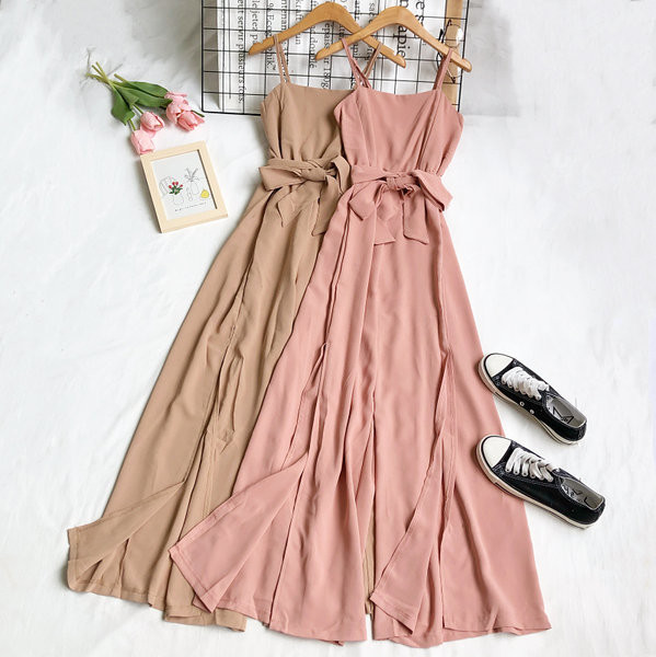 Lai vöö ja peenikeste rihmadega naiste kombinesoon