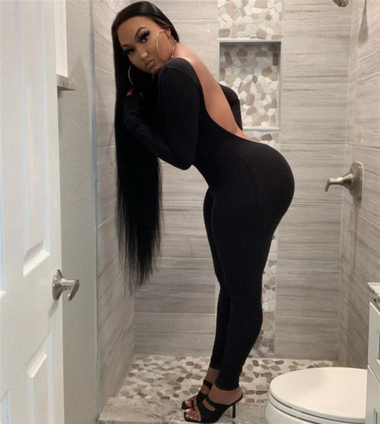 Liibuv naiste kombinesoon palja seljaga