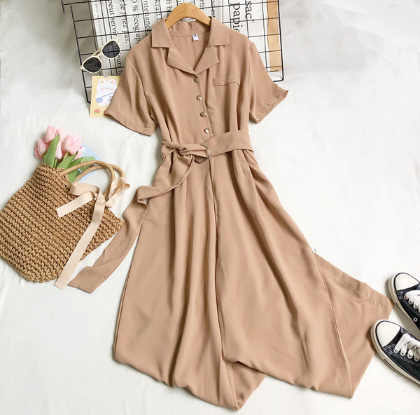 Pikad nööpide ja lühikeste varrukatega naiste kombinesoonid