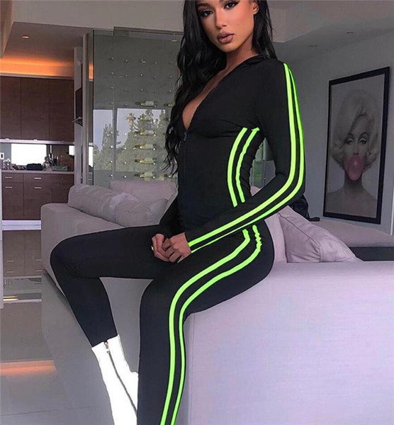 Spordi- ja vabaaja kombinesoonid luku ja ääristega