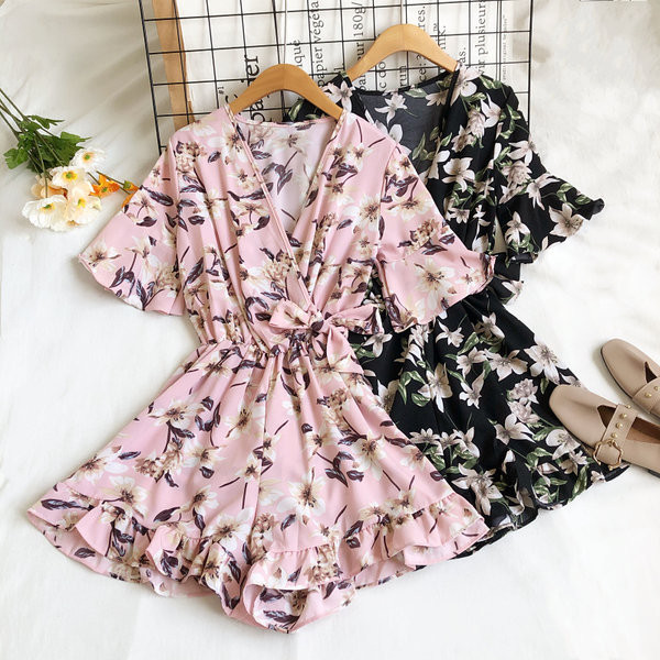 Moderns sieviešu kombinezons ar špica kakla izgriezumu un ziedu motīviem