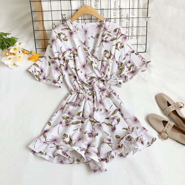 Moderns sieviešu kombinezons ar špica kakla izgriezumu un ziedu motīviem