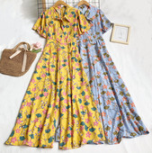 Garš sieviešu kombinezons ar ziedu motīviem un rāvējslēdzēju