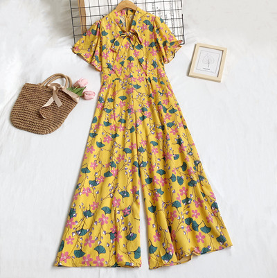 Garš sieviešu kombinezons ar ziedu motīviem un rāvējslēdzēju