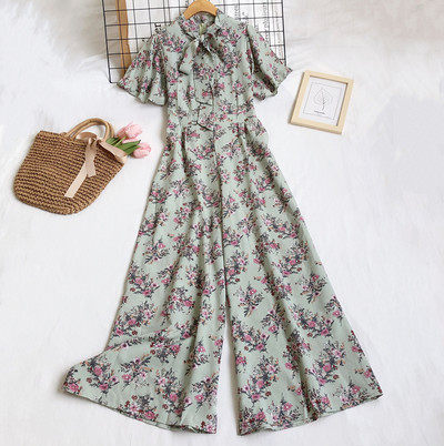 Garš sieviešu kombinezons ar ziedu motīviem un rāvējslēdzēju