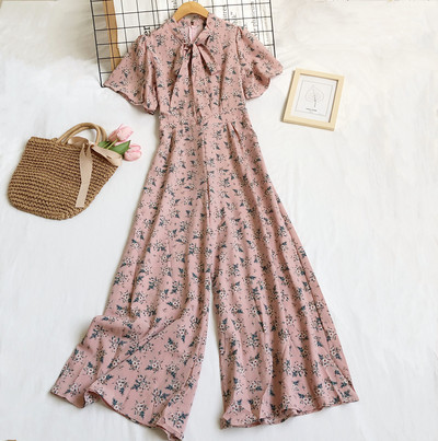 Garš sieviešu kombinezons ar ziedu motīviem un rāvējslēdzēju