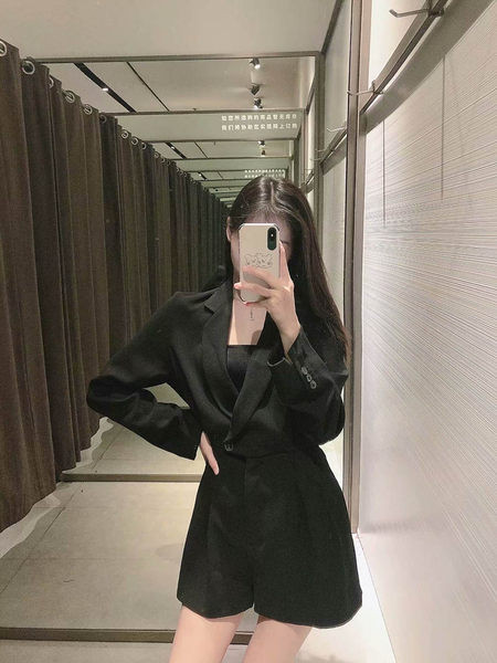 Sieviešu kombinezona tipa jaka