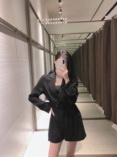 Sieviešu kombinezona tipa jaka