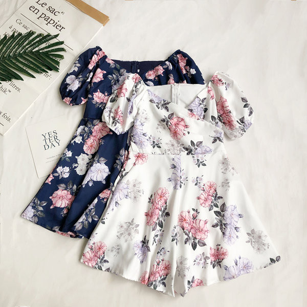 Jauns sieviešu kombinezona modelis ar ziedu motīviem