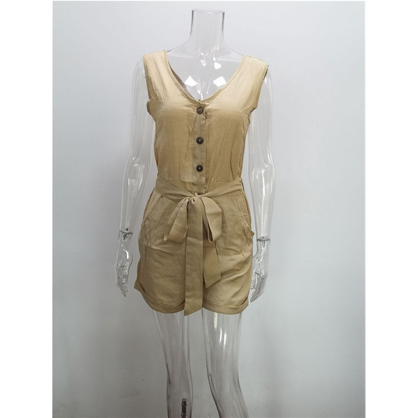 Sieviešu īss kombinezons ar V veida kakla pogām un jostu