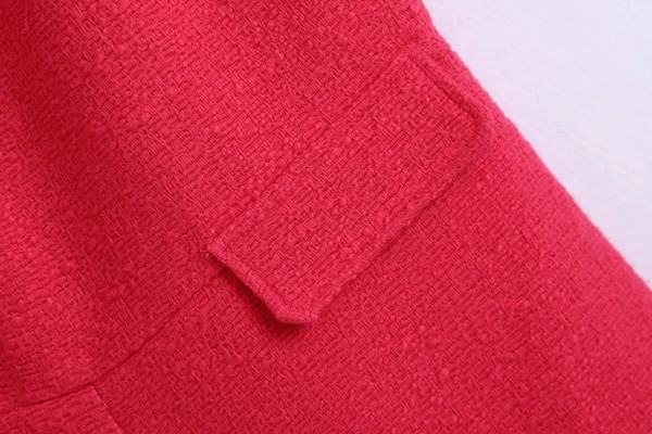 Īss moderns kombinezons ar dziļu špica kakla izgriezumu