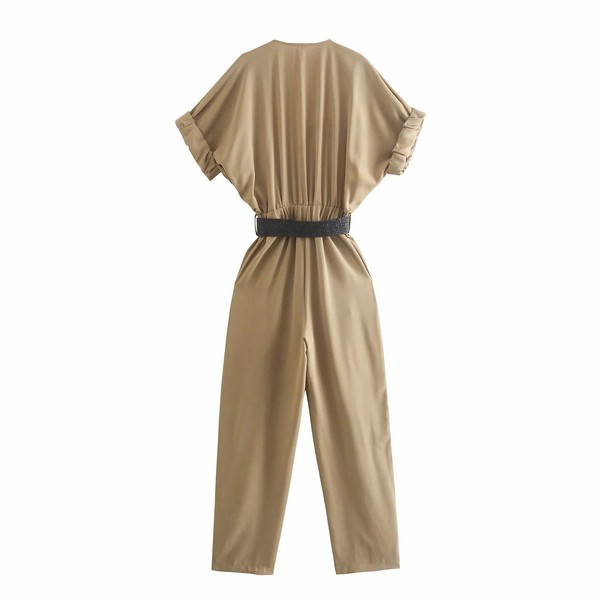 Mūsdienīgs garais kombinezons ar pogām un jostu